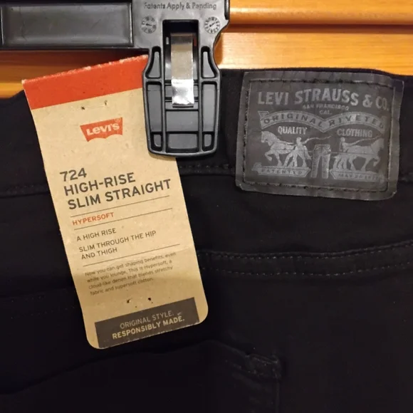 NWT Levi's Slim Straight Leg Black Jeans 24W Firm Price - Picture 4 of 5